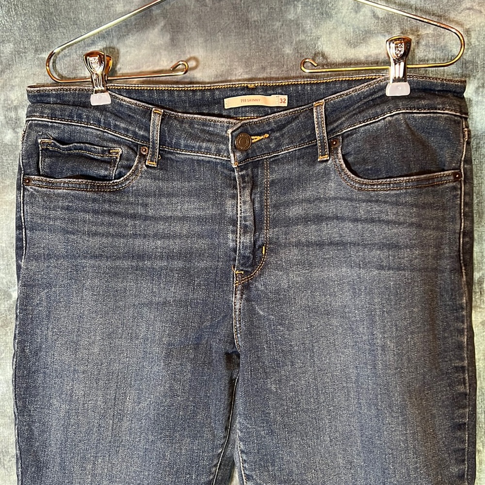 Levi’s 711 Skinny Distressed Jeans Women's size 32 - Picture 2 of 16